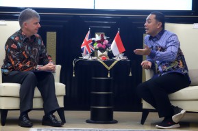 Wali Kota Surabaya Eri Cahyadi Mimpikan GBT Layaknya Old Trafford Inggris