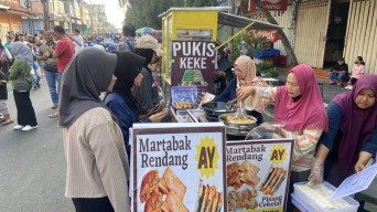 5 Rekomendasi Jajanan di CFD Kediri: Martabak Rendang hingga Pisang Epe