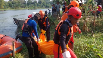 Pria Terjun dari Jembatan Semampir Kediri Ditemukan Nyangkut Eceng Gondok Sungai Brantas, Ini Identitasnya