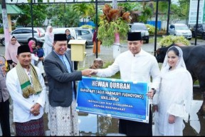 Tiga Ekor Sapi dari Keluarga SBY Diserahkan ke Masjid Agung Darul Falah Pacitan