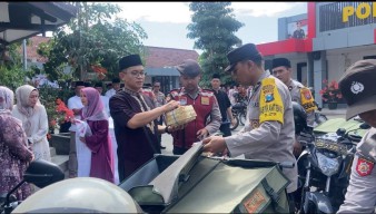 Begini Cara Polres Ponorogo Berbagi Daging Kurban