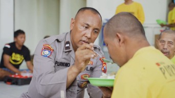 Kisah Aipda Purnomo Rawat 175 ODGJ di Lamongan, Rela Nyambi Jual Telur dan jadi Sopir