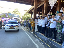 Lepas 113 Calon Jemaah Haji, Sugiri Sancoko: Doakan Rakyat Makmur, Ponorogo Adem Ayem