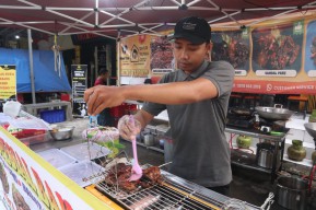 Kuliner Bebek Bakar Kediri, Pecinta Pedas Wajib Cicipi Bumbu 4 Lapis Ini