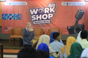 Tangkal Berita Hoax, Pokja Grahadi Berbagi Ilmu Jurnalistik pada Siswa SMA di Surabaya
