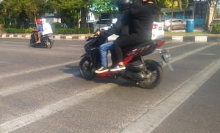 Pengendara di Surabaya Sambat Speed Trap yang Terlalu Tinggi, Bikin Pemotor Nyaris Nyungsep