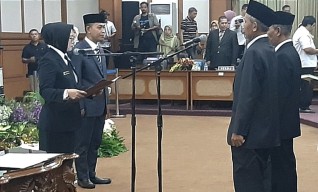 DPRD Gresik Lantik Anggota PAW Partai Demokrat dan PAN