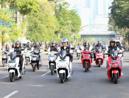 Kendarai Motor Listrik, Kapolda Jatim Disambati, Truk Tabrak Warung