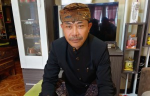 Mengenal Ngantoro, Kades Jetak Probolinggo yang Ajak Warga Lereng Bromo Melek Pendidikan