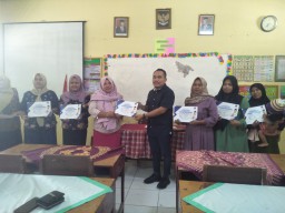 Caleg NasDem Tebar Manfaat di Kampung Halaman Bantu Entaskan Putus Sekolah