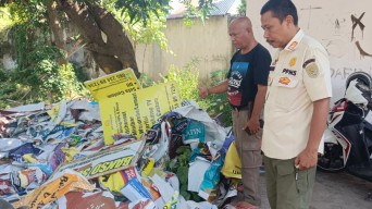 Satpol PP Tertibkan Ratusan Reklame Liar dan Kedaluarsa di Kota Probolinggo