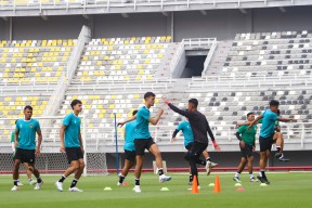 FOTO: Timnas Indonesia Mulai Latihan di Gelora Bung Tomo Surabaya