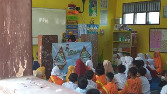 SDN Lemah Kembar Probolinggo Gunakan Wayang Golek untuk Sarana Edukasi