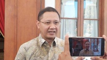 SMA/SMK di Jatim Wajib Berbahasa Daerah Tiap Pekan dan Berbaju Adat saat Hari Besar Nasional