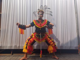 Mengenal Eky Rawanto, Penari Tuna Rungu asal Lamongan yang Inspiratif
