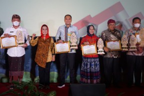Wali Kota Surabaya Eri Cahyadi Dinobatkan jadi Pembina Koperasi Andalan