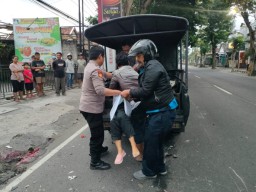 Mobil Honda CRV di Kediri Tabrak Pemotor hingga Tewas