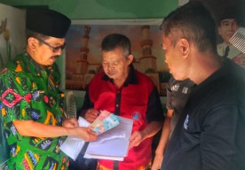 Warga Bluru Permai Sidoarjo Sebatang Kara Terima Bantuan Baznas