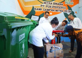 PLN UIT JBM Surabaya Dukung Pengembangan UMKM Makanan Hingga Bank Sampah