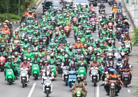 Wujudkan Ekosistem Transportasi Digital, Khofifah Terbitkan Kepgub Tarif Ojek dan Taksi Online