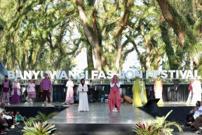 Banyuwangi Fashion Festival Berlatar Pohon Trembesi Usia Ratusan Tahun, Makin Eksotik