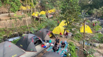 Camping di Pacet, Jembatan Bambu Ambrol, Menu Gluten Free