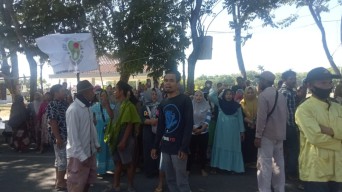 Puluhan Pedagang Pasar Srimangunan Tolak Relokasi Datangi Kantor DPRD Sampang