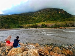 Menengok Eksotiknya Jalur Berbahaya Plawangan Pantai Pancer Jember