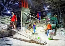 Kualitas Produksi Tambang Batu Kapur Menurun Akibat Cuaca Tak Menentu