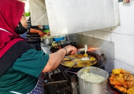 Warung Santai di Pasuruan Bagi-bagi 1000 Lebih Gorengan, Mau?