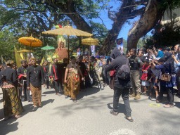 Pemkab Ponorogo Peringati 1 Suro, Tenggelamkan Tumpeng Raksasa di Telaga Ngebel