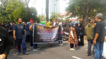 Warga Gelar Unjuk Rasa Atas Tanah Yang Diklaim oleh PT KAI