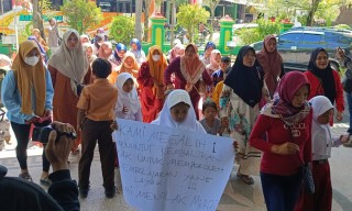 Siswa dan Wali Murid di Bojonegoro Tolak Merger SDN 1 Megale - Sumberejo karena Alasan Ini