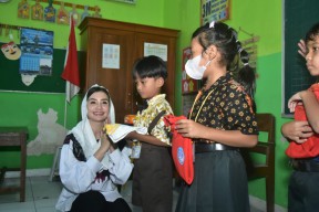 Monitoring 3 Sekolah, Novita Hardini Berharap Pendidikan di Trenggalek Bisa Menyenangkan