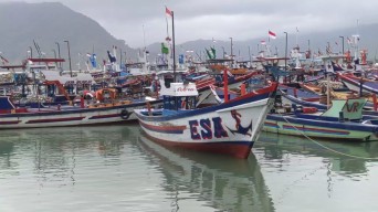 Cuaca Buruk Perairan Trenggalek, Nelayan Pantai Prigi Tak Bisa Melaut