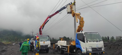 PLN Gercep Pulihkan Jaringan Listrik Dampak Banjir Bandang Lumajang