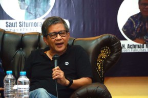 Rocky Gerung Ungkap Perlunya Negara Soal Konsep Sejatinya Demokrasi