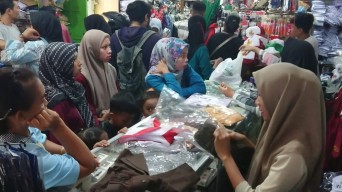 Animo Pembeli Seragam Sekolah di Tulungagung Turun 50 Persen Gegara Wacana Ini