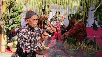 Tombak Kyai Upas Kembali Dijamas di Pendopo Kanjengan Tulungagung