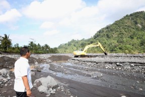 Bangun Tanggul Bronjong di Desa Purorejo Lumajang untuk Pindahkan Aliran Sungai