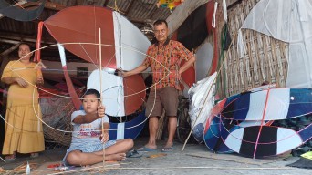 Perajin Layang-layang Lamongan Kebanjiran Pemesan, Berkah Kemarau