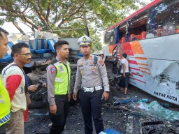 Kecelakaan Bus Eka Tabrak Sugeng Rahayu di Ngawi, Saksi: Sopir Terlempar Keluar