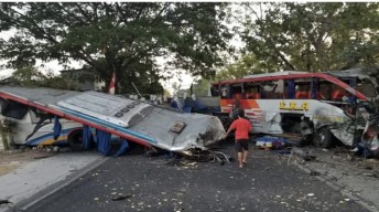 Bus Eka Tabrak Sugeng Rahayu, Demo di Surabaya Anarkis