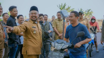 Jalan Poros Desa Setro - Pengalangan Menganti Diperbaiki, Warga Gresik Semringah