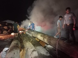Remaja Tergeletak Bersimbah Darah, Kebakaran Pabrik Triplek dan Nomor Punggung 9 di Persik Kediri
