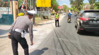 Adu Banteng di Bangkalan, Innova Seret Pengendara Motor hingga 10 Meter
