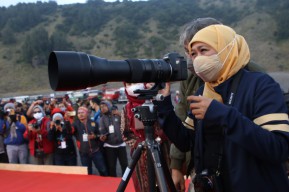 Ini Pesan Khofifah untuk Fotografer: Jadikan Lensa Kamera sebagai Jendela Dunia