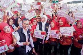 5.030 Buruh Pabrik Rokok di Jatim Terima BLT Rp1,5 Juta, Full Senyum!