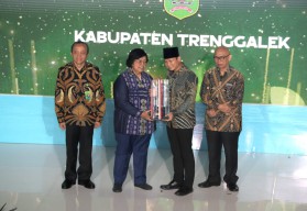 Bupati Trenggalek Raih Penghargaan Nirwasita Tantra 2022 dari Kementerian LHK RI