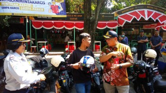 Dishub Surabaya Sosialisasi Warga agar Minta Karcis saat Parkir